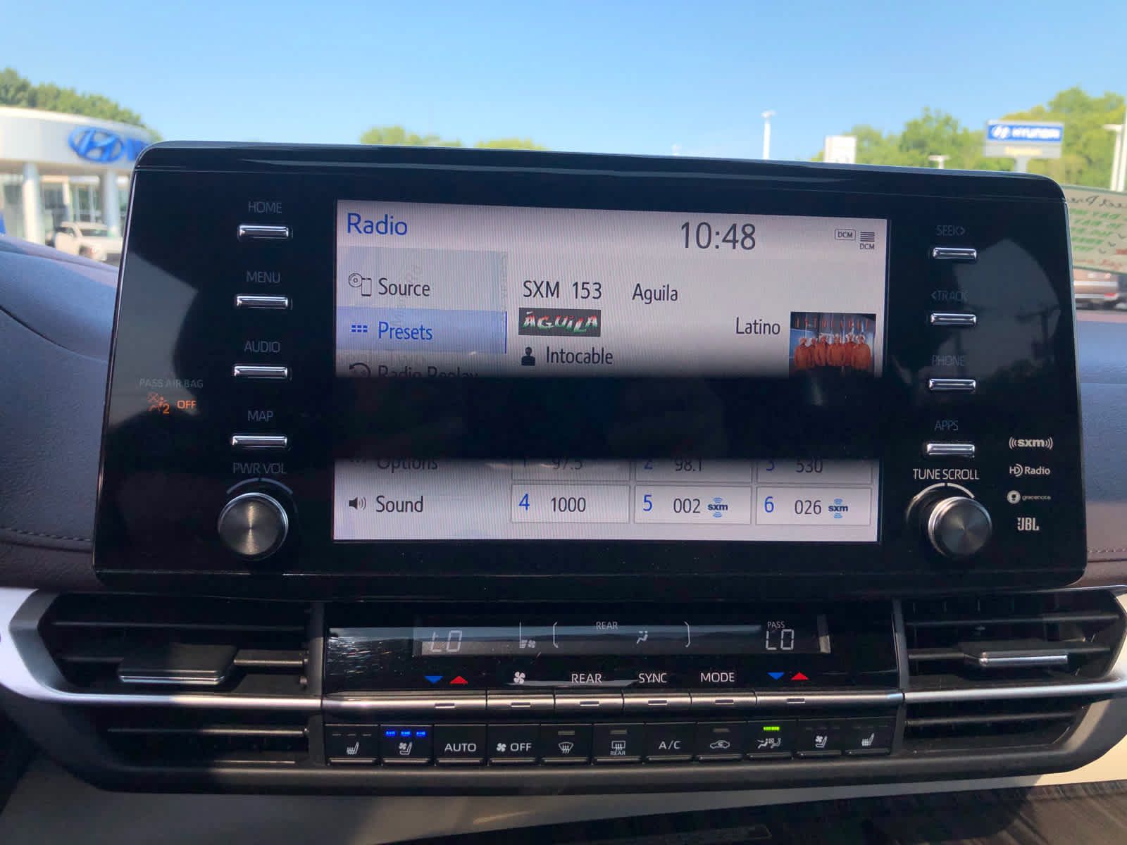 Used 2024 Toyota Sienna Platinum FWD image 15