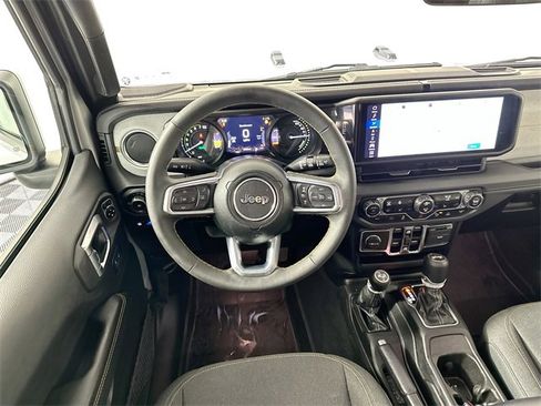 Used 2024 Jeep Wrangler Unlimited Sahara w/ Technology Group image 10