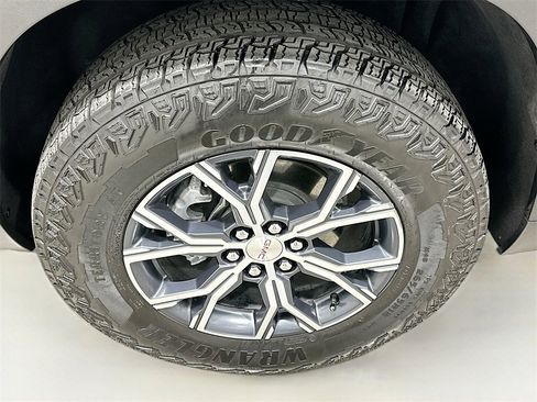 Used 2026 GMC Acadia AT4 w/ Luxury Package image 34