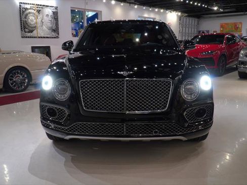 Used 2018 Bentley Bentayga Mulliner AWD/4WD image 4