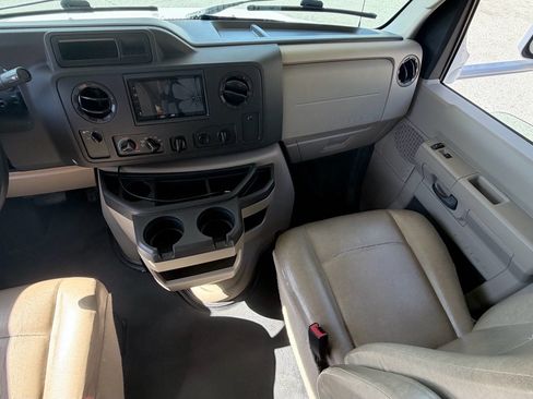 Used 2017 Ford E-450 and Econoline 450 Super Duty w/ Motorhome Prep Package RWD image 9