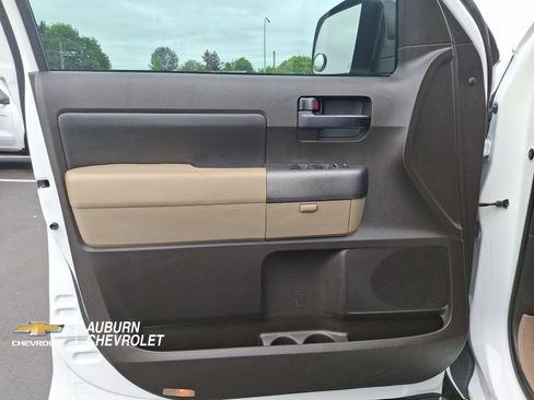 Used 2010 Toyota Tundra 4x4 CrewMax image 18