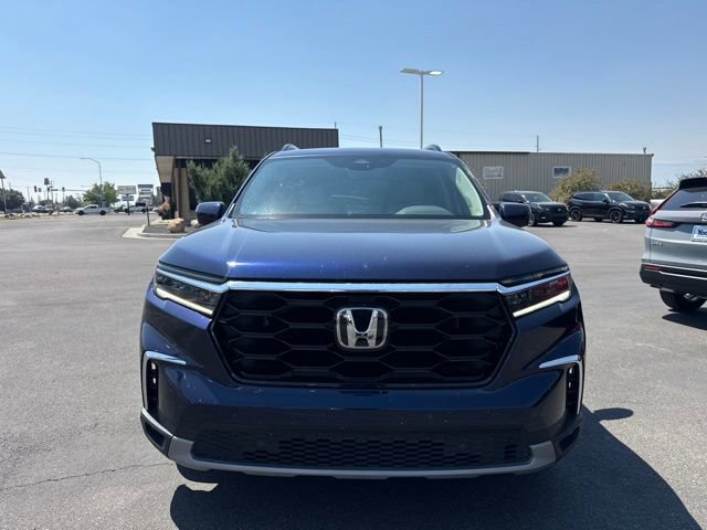 Used 2025 Honda Pilot Touring image 2