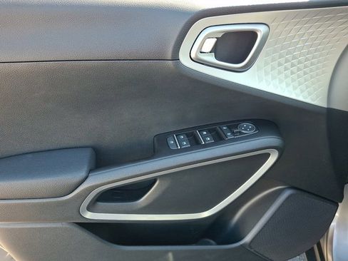 Used 2025 Kia Soul LX w/ LX Technology Package image 12