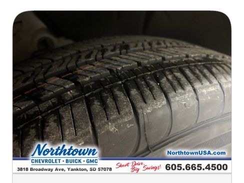 Used 2018 Buick Enclave Essence AWD/4WD image 26