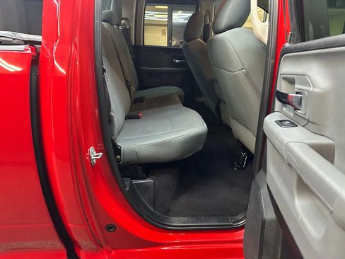 Used 2018 RAM 1500 Classic SLT image 27