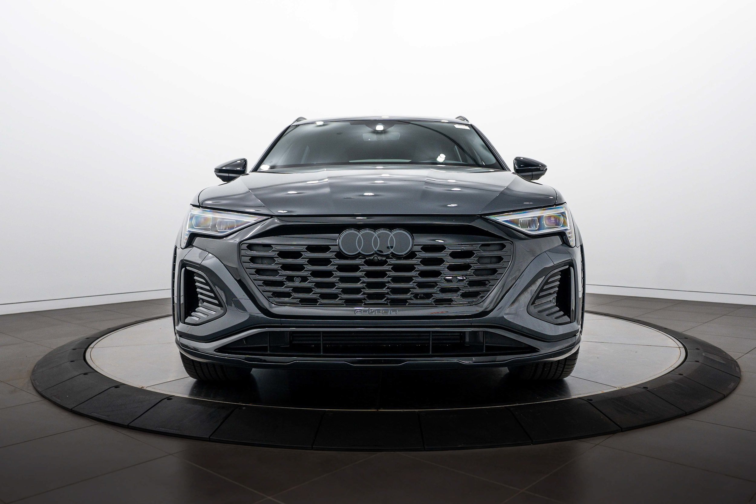 Certified 2024 Audi SQ8 e-tron Premium Plus w/ Black Optic Package AWD/4WD image 24