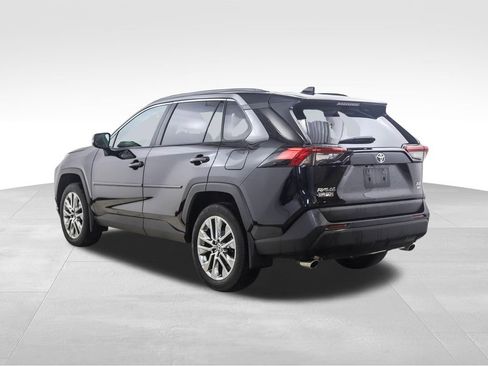 Used 2023 Toyota RAV4 XLE Premium image 3