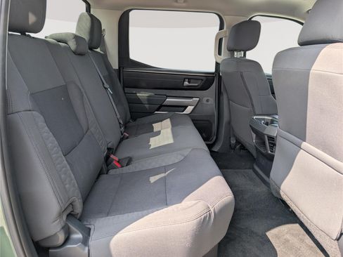 Used 2022 Toyota Tundra SR5 w/ SR5 Convenience Package AWD/4WD image 12