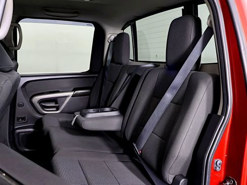 Used 2015 Nissan Titan SV image 28