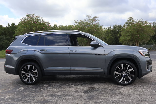 Certified 2024 Volkswagen Atlas SEL Premium R-Line AWD/4WD image 9