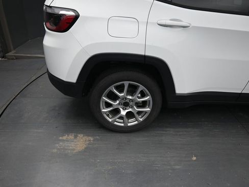 Used 2025 Jeep Compass Limited AWD/4WD image 13