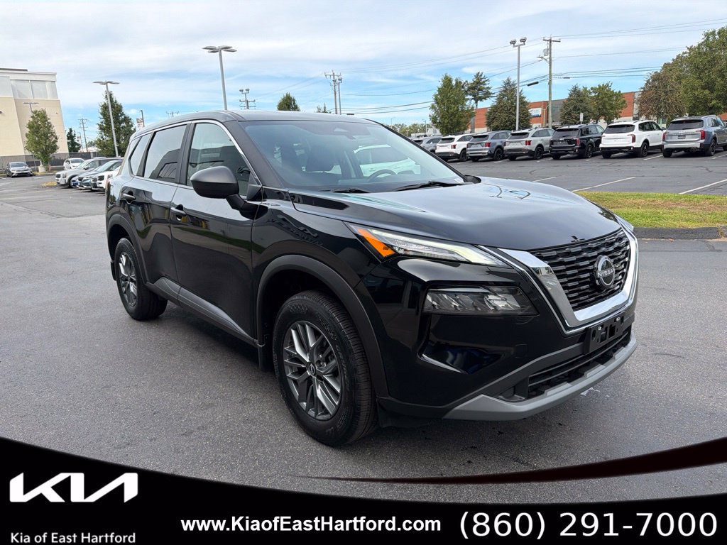 Used 2023 Nissan Rogue S AWD/4WD image 5