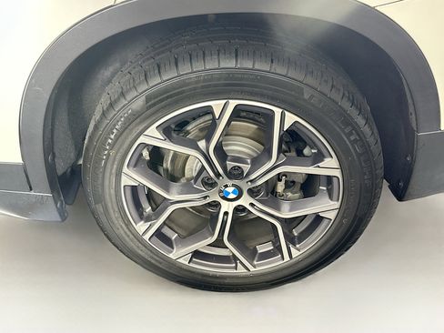Used 2021 BMW X1 sDrive28i image 11
