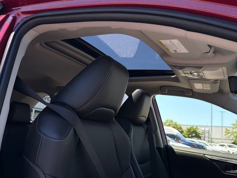 Used 2019 Toyota RAV4 Limited AWD/4WD image 9