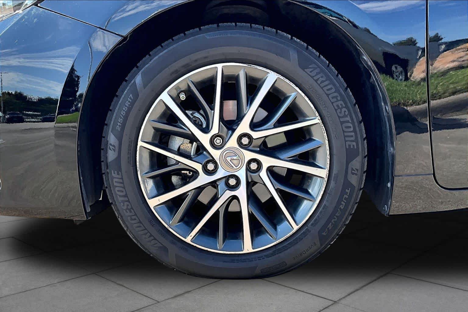 Used 2018 Lexus ES 350 w/ Luxury Package w/Wood Trim FWD image 9