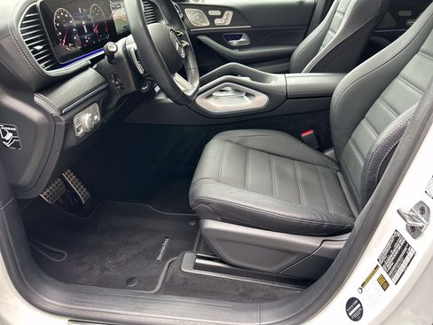 Certified 2025 Mercedes-Benz GLS 450 4MATIC image 22