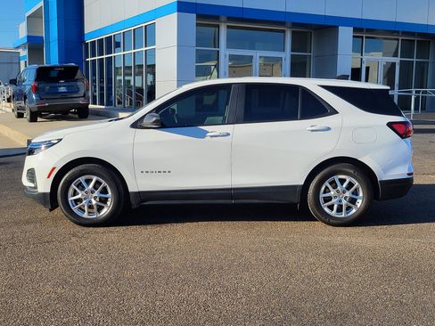 Used 2022 Chevrolet Equinox LS w/ LS Convenience Package image 2
