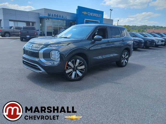 Used 2025 Mitsubishi Outlander SE AWD/4WD image 1