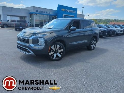 Used 2025 Mitsubishi Outlander SE AWD/4WD image 1