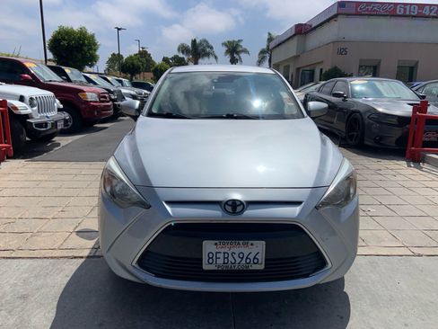 Used 2018 Toyota Yaris iA FWD image 2