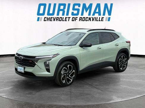 Used 2024 Chevrolet Trax RS w/ Driver Confidence Package FWD image 2