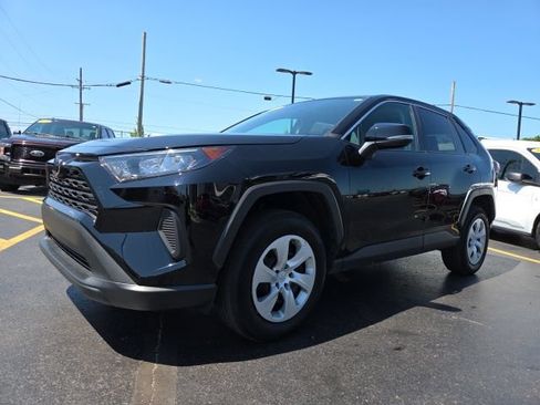 Used 2022 Toyota RAV4 LE AWD/4WD image 3