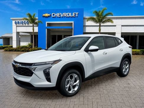 New 2026 Chevrolet Trax LS w/ LS Convenience Package FWD image 3