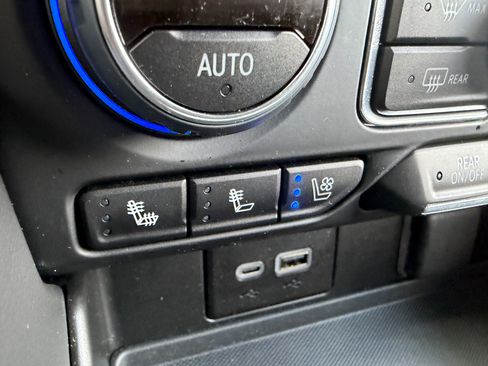 Used 2024 Chevrolet Tahoe High Country w/ Premium Package image 26