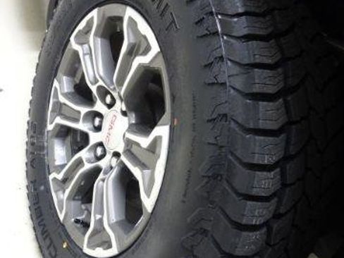 Used 2024 GMC Sierra 1500 SLE image 9