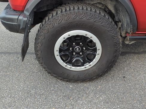 Used 2024 Ford Bronco Badlands image 8