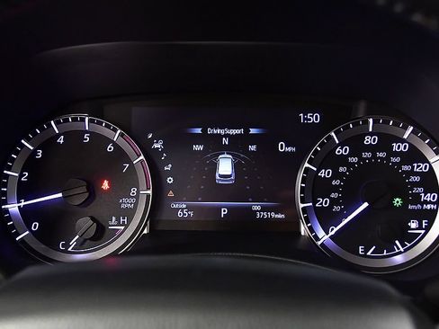 Used 2023 Toyota Highlander LE AWD/4WD image 17