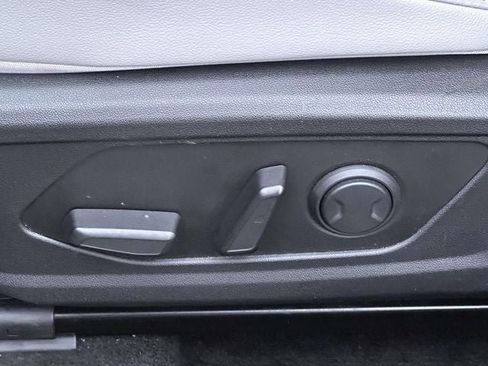 Used 2023 Hyundai Elantra Limited image 17