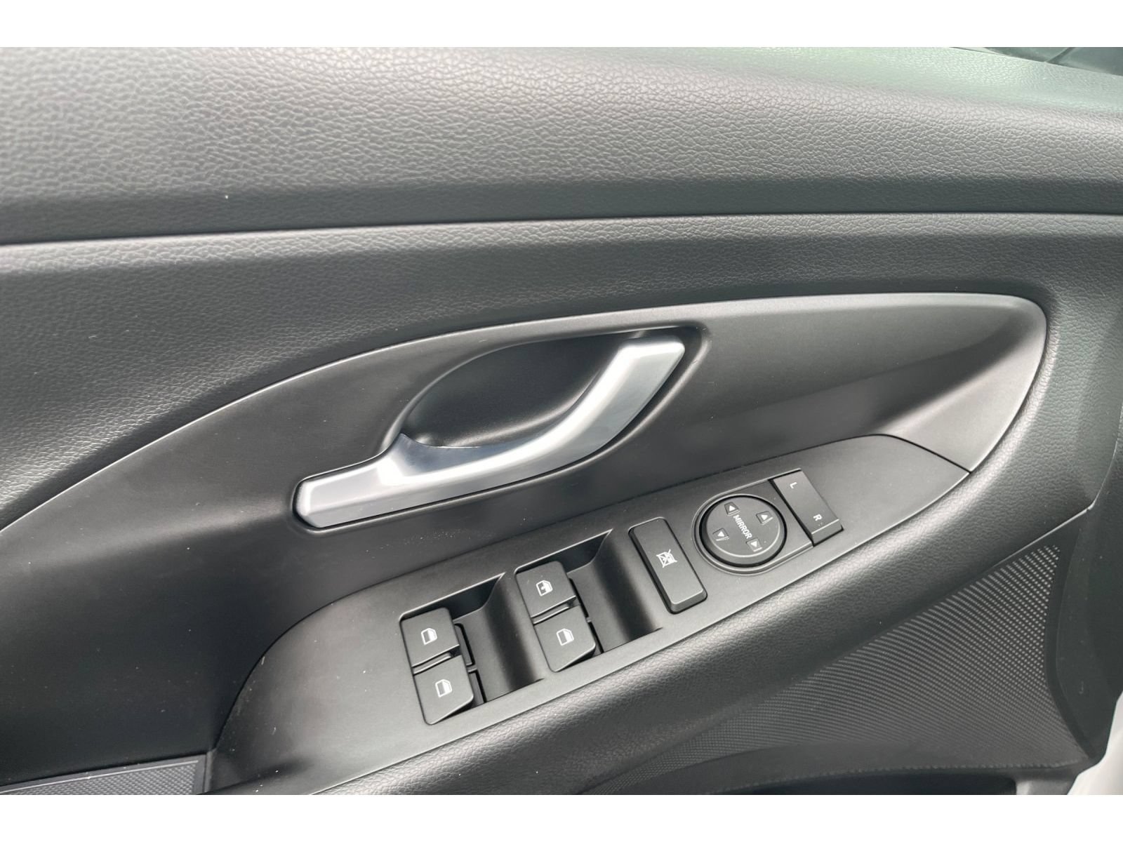 Used 2018 Hyundai Elantra GT FWD image 11