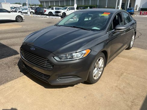 Used 2016 Ford Fusion SE FWD image 3