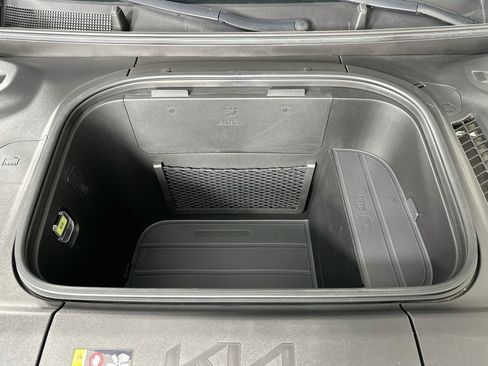 Used 2024 Kia EV9 Light Long Range RWD image 35