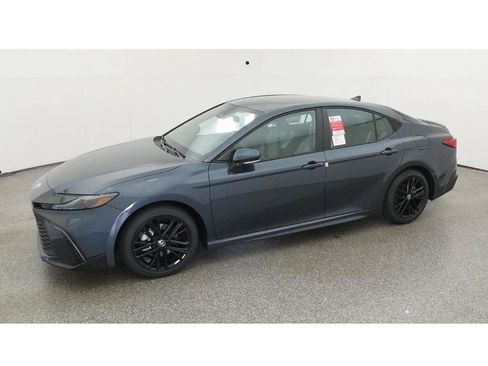 Used 2026 Toyota Camry SE FWD image 2