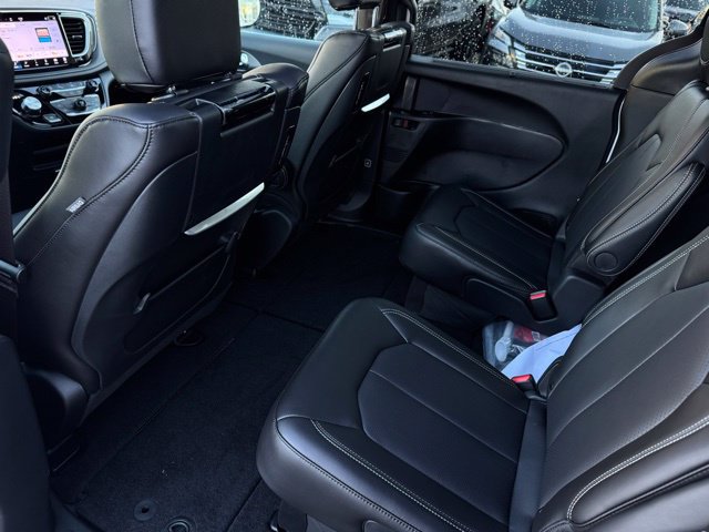 New 2026 Chrysler Pacifica Select AWD/4WD image 20