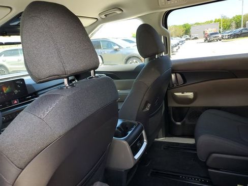 New 2026 Kia Carnival LX image 9