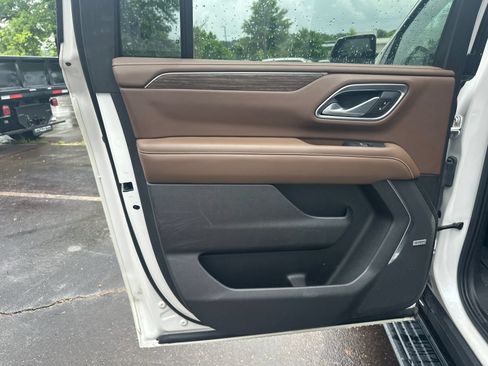 Used 2021 Chevrolet Suburban High Country w/ Premium Package AWD/4WD image 22