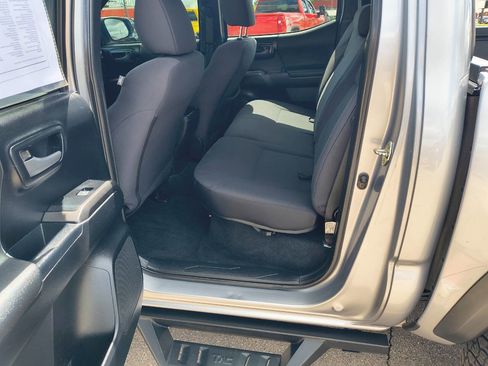 Used 2019 Toyota Tacoma TRD Off-Road AWD/4WD image 13