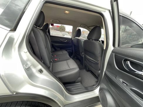 Used 2017 Nissan Rogue S FWD image 6