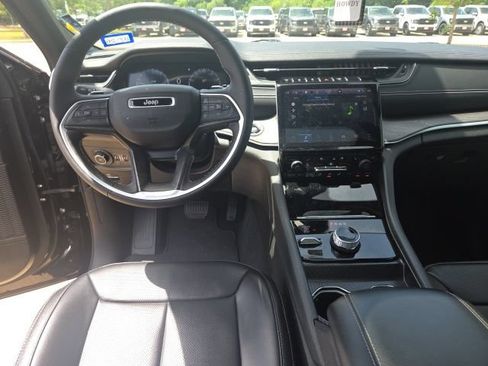 Used 2024 Jeep Grand Cherokee Limited w/ Luxury Tech Group II AWD/4WD image 8