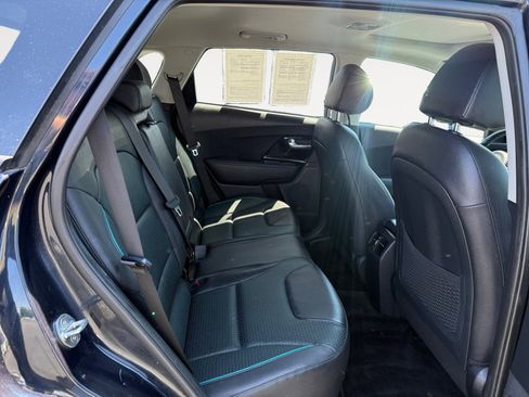 Used 2022 Kia Niro EX Premium FWD image 18