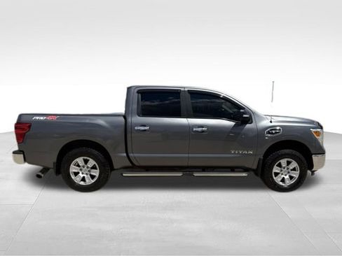 Used 2017 Nissan Titan SV AWD/4WD image 18