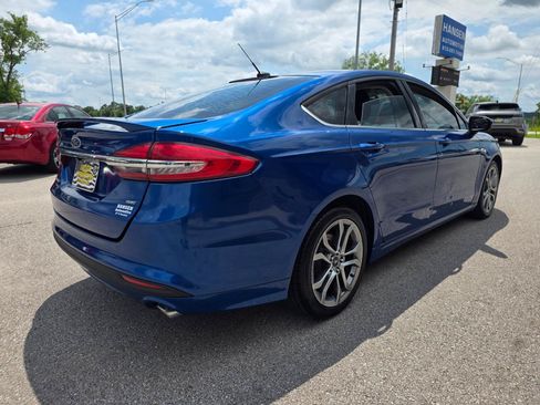 Used 2017 Ford Fusion SE w/ Equipment Group 201A FWD image 7