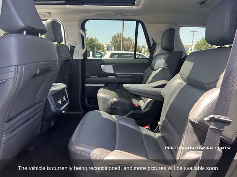 Used 2025 Ford Expedition Active image 12