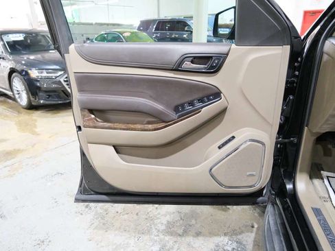Used 2018 Chevrolet Suburban LT RWD image 18