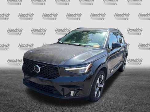 Used 2025 Volvo XC40 B5 Plus AWD/4WD image 5