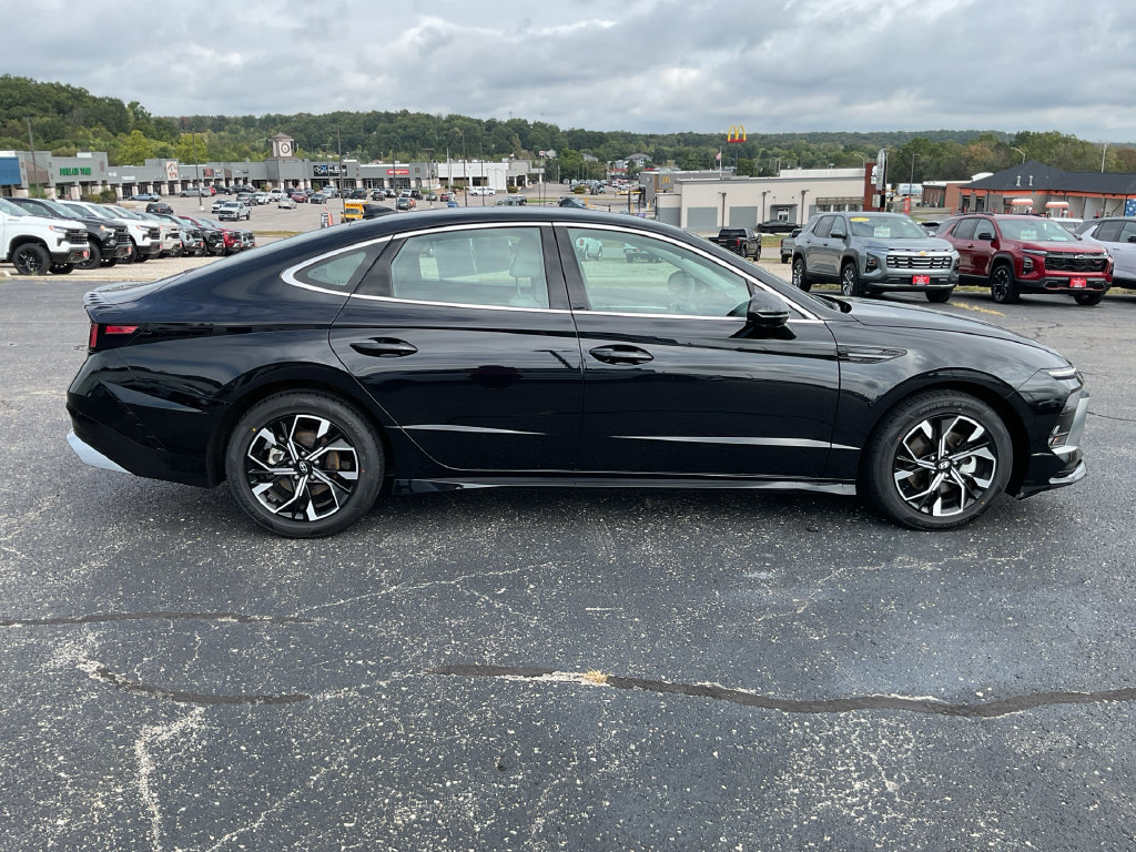 Used 2025 Hyundai Sonata SEL FWD image 9